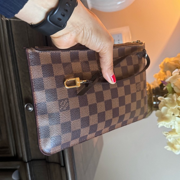 Louis Vuitton wristlet - Picture 3 of 15